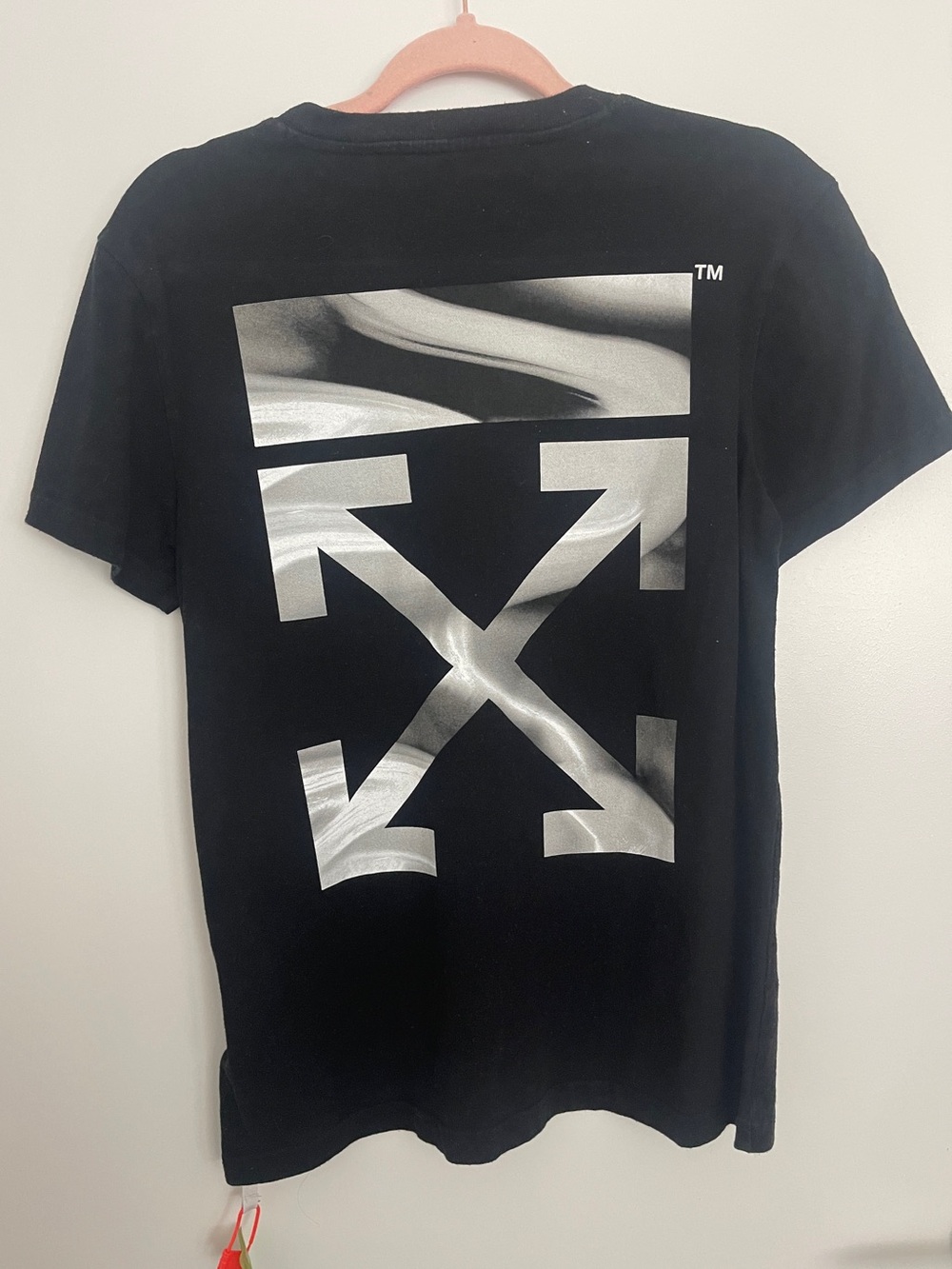OFF-WHITE ARROW LIQUID MELT CASUAL TEE